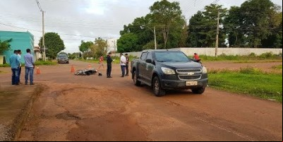 Caminhonete do Gabinete do Prefeito de Rolim de Moura invade preferencial e causa...